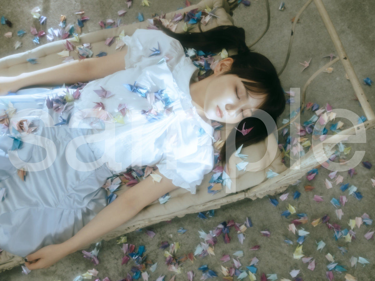 die with twin tails on bed noa-J