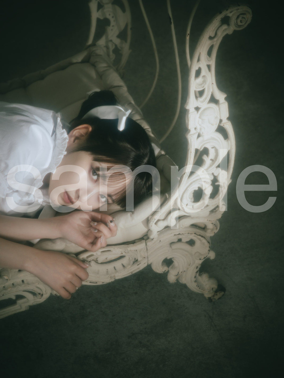 die with twin tails on bed noa-B