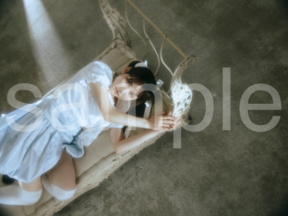 die with twin tails on bed noa-D