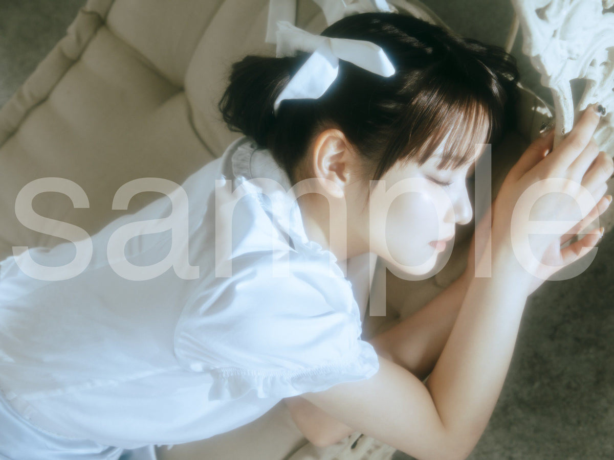 die with twin tails on bed noa-G