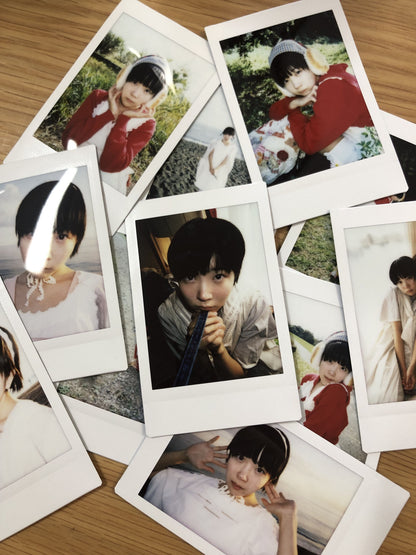 真綾写真展「I’m by your side like the sea  」：ランダムチェキ