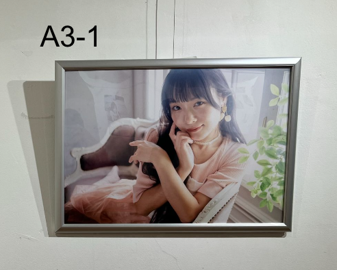 仲村まひろ「Parallel world ❤︎ I’m the cutest！」：額装